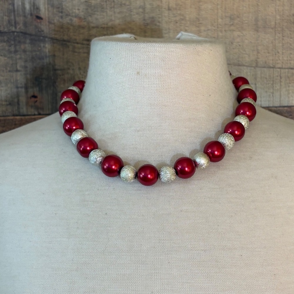 Red and Silver Festive Chunky Bead Toggle Clasp Strand Necklace 19 Inch